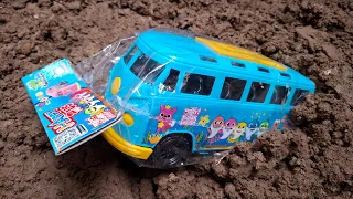 Gali Mobil Mobilan di Tanah Happy Bus Shark Biru, Mobil Monster, Mobil Balap, McQueen Cars