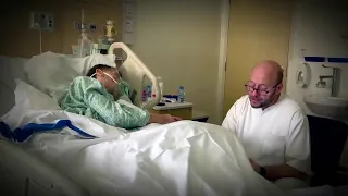 شاهد اللحظات الأخيرة للراحل عباس المدني مؤثر جدا 