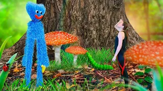 Tiny Huggy Wuggy and I in the giant mysterious forest