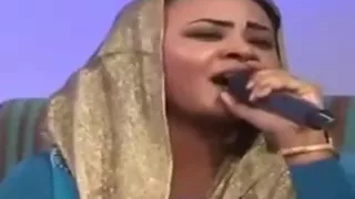 مكارم بشير أعلى الجمال تغار منا ماذا عليك إذا نظرنا 