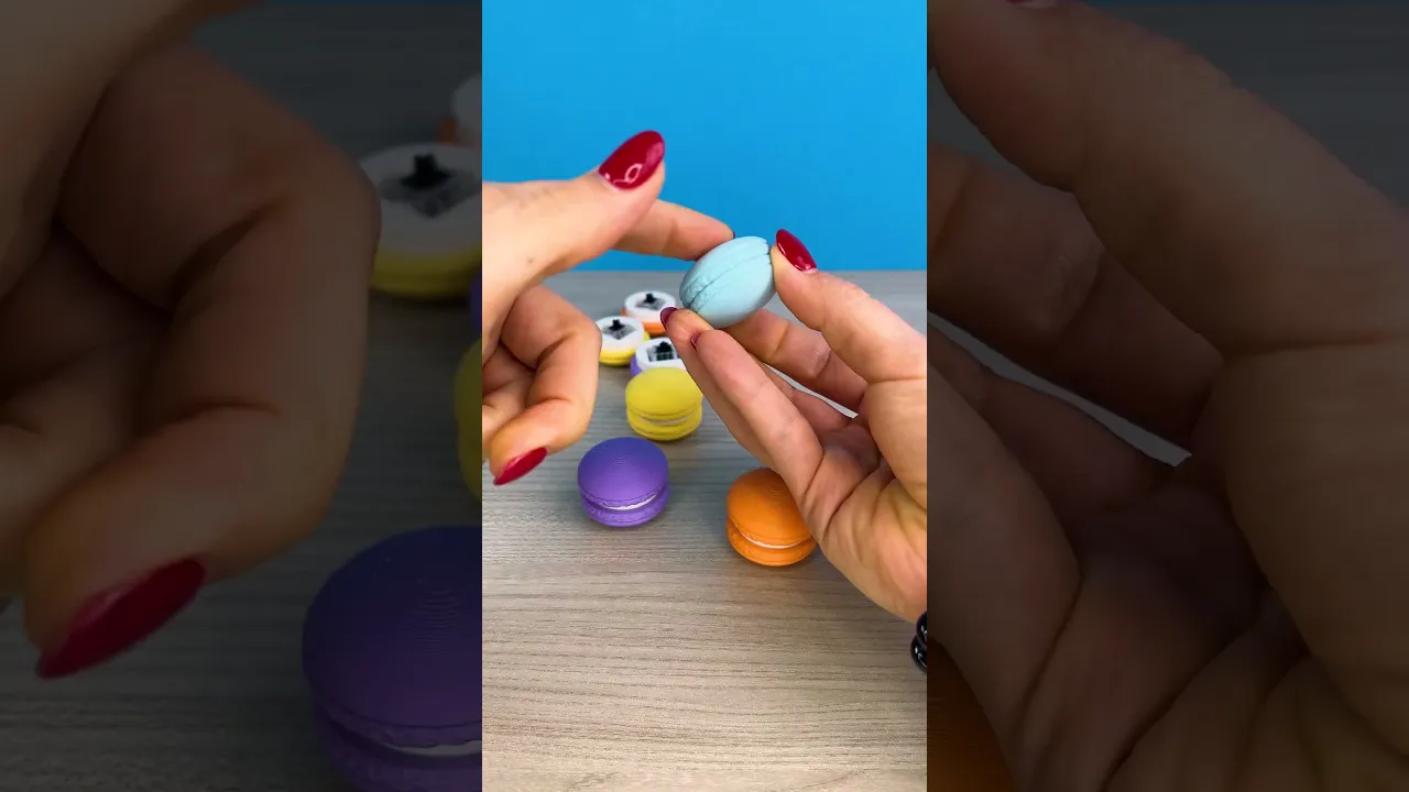 Clicky Macaron Keychain, Clicker Toy - 3D model by Valeria Momo