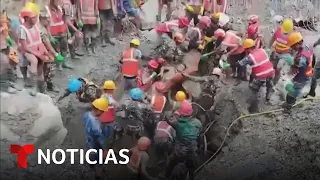 Rescatan a dos personas atrapadas 10 días bajo escombros en Nepal | Noticias Telemundo