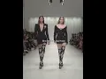 Lagu Runway moments when the supermodels were in sync #shorts #supermodel