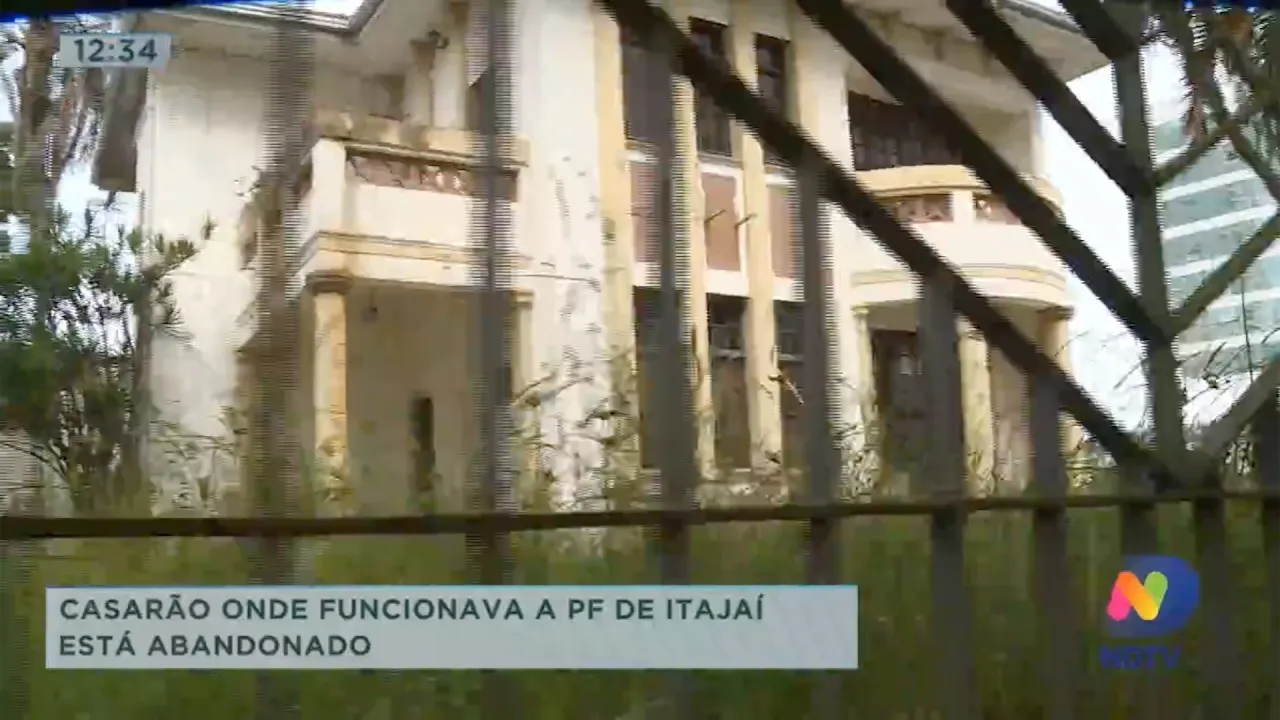 Casarão onde funcionava a PF de Itajaí está abandonado