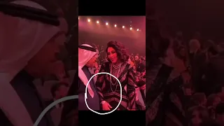 فضيحة الفنانة احلام بحضن الفنان محمد عبده 