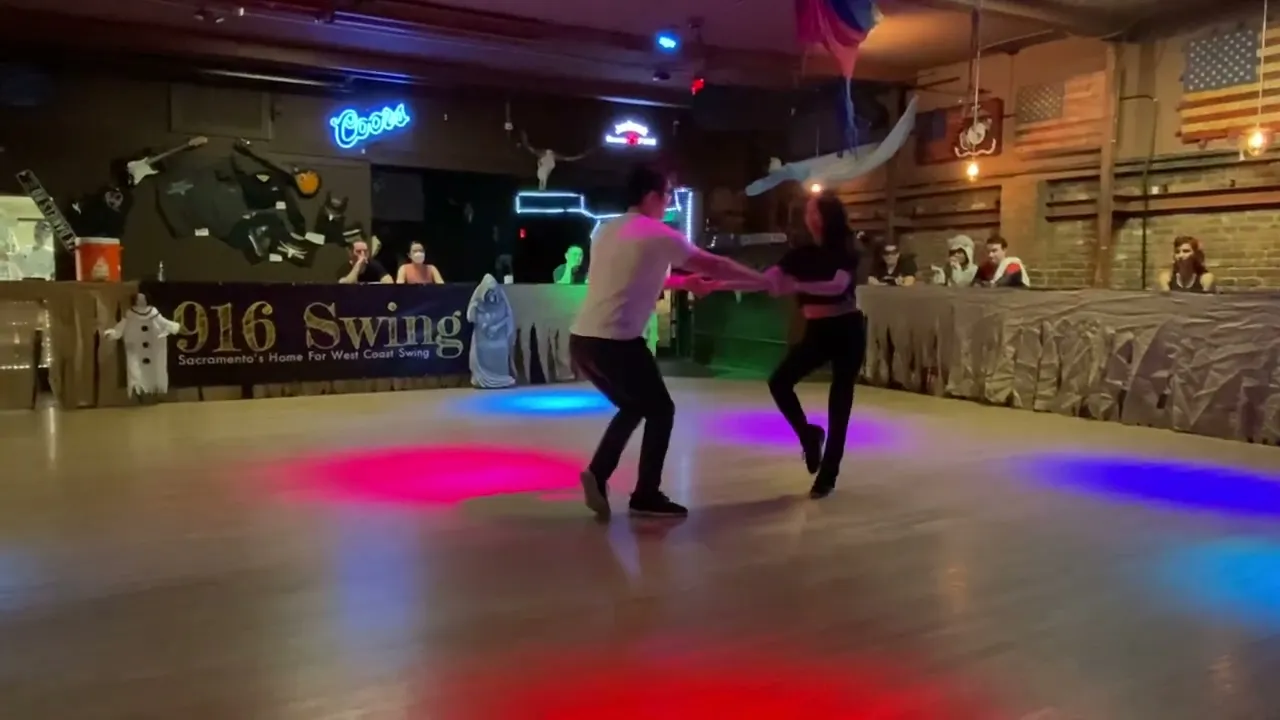 Frank Jiang & Selina Her @ 916 Swing (10/25/22)