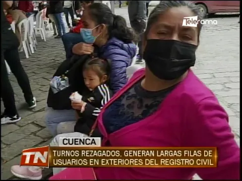Turnos rezagados, generan largas filas de usuarios en exteriores del registro civil