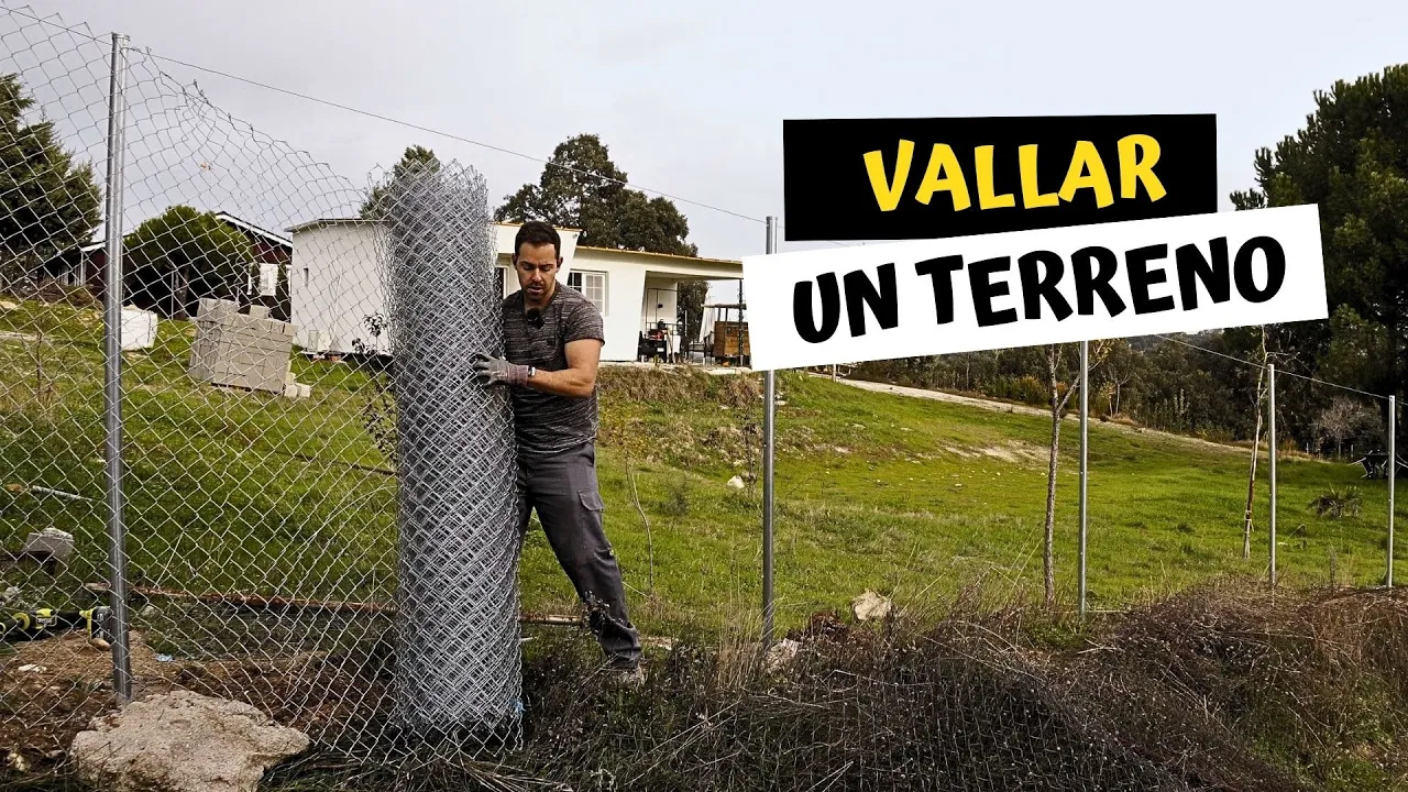 Cómo cercar un terreno con postes y malla de simple torsión