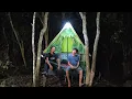 Lagu Camping hujan deras membangun shelter di tengah dua pohon, bermalam \u0026 tidur nyenyak sampai pagi