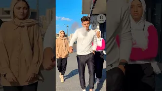 ضحكت عليهم لبسو فبعض 