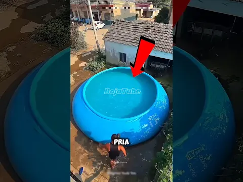 “Pria Ini Tidak Mandi Selama Setahun, Lalu Lompat ke Kolam! 😂🏊” #shorts