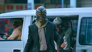 مافيا ملثمة تقتحم احد البنوك المليئة بالاموال بواسطة حبل فقط فتسرقها وتهرب بدون علم الشرطة 