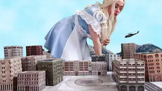 giantess alice grows and crushes a whole city growing crushing