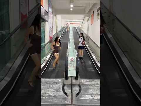 😂 لقد أربكني السلم المتحرك! 🛗😱 #shorts