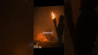 تجي قصدك تطفي النار وانت فيها تحركني   دندنها