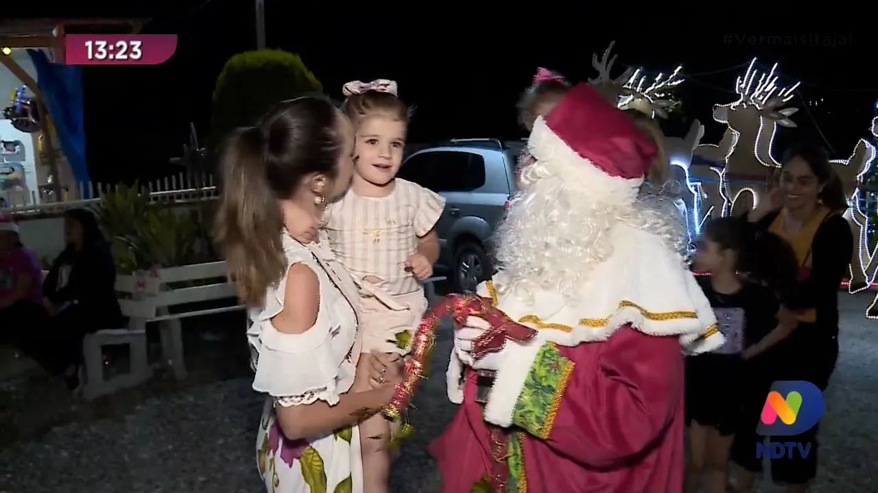 Papai Noel é atração na Casa de Natal no bairro Brilhante em Itajaí