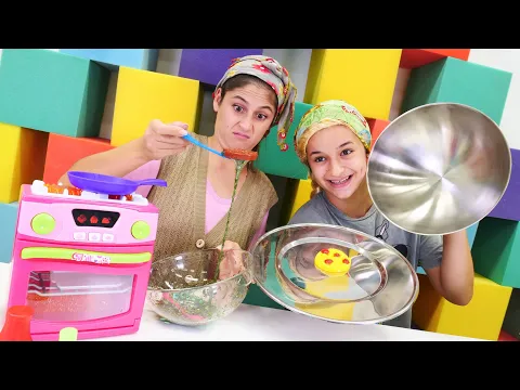 Download MP3 Reyhan abla ve Daria Rusya'dan gelen misafire yemek yapıyorlar! Komik video