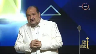 مهرجان القاهرة السينمائي   الفنان خالد الصاوي يبدع ويتألق على خشبة المسرح في حفل افتتاح المهرجان دندنها