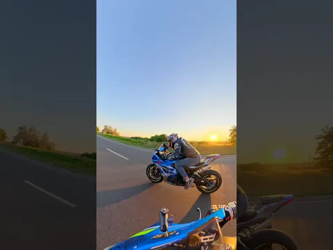 Джиксер против Джиксера.. Когда очко зажато у пилотов по разному🙈😂 #bikelover #moto #motoraido