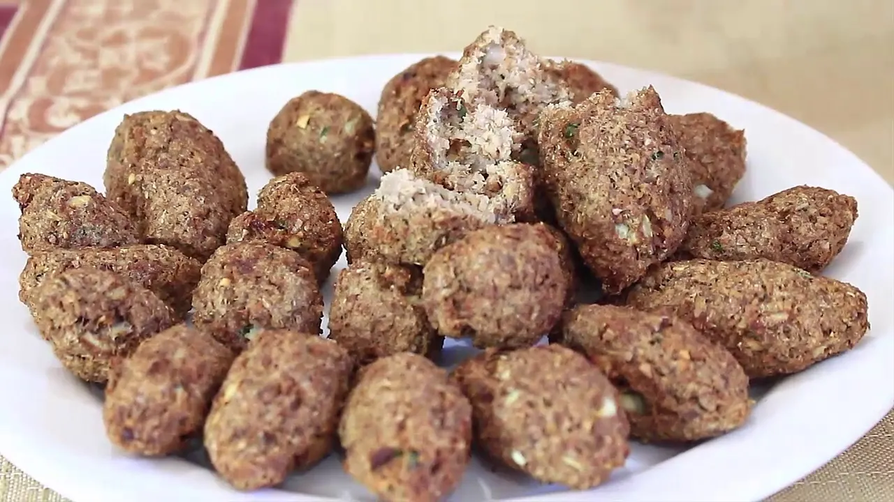 -------------- [RECEITA] -------------- Massa: - 500g de Trigo Para Quibe - 700ml de Água - 1 Cabeça. 