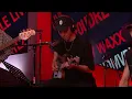 Landmvrks & Waxx interprètent "Blood Red" en live dans Foudre