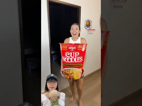 Mẹ làm ly mì khổng lồ của bố nhỏ lại #trending #trendingshorts #trendingvideo #shorts #shortsviral