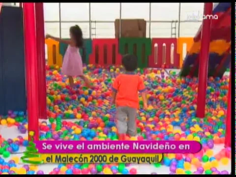 Se vive el ambiente navideño en el Malecón 2000 de Guayaquil