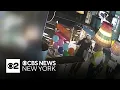 Lagu Random attack at popular Brooklyn restaurant caught on camera