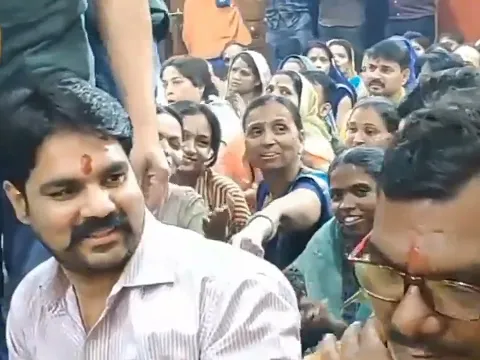 Lyricspandits: The Best Way To Explore Lyrics With Meannings Latest Bhajan Lyrics