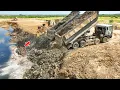 Download Lagu Getting, NEW Awesome Mighty LandFilling Skill Operator Dozer KOMATSU Pushing Dirt Drop In Deep Water