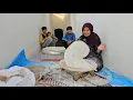 Download Lagu Maryam bakt voor het eerst traditioneel Bakhtiari-brood in de bergen!