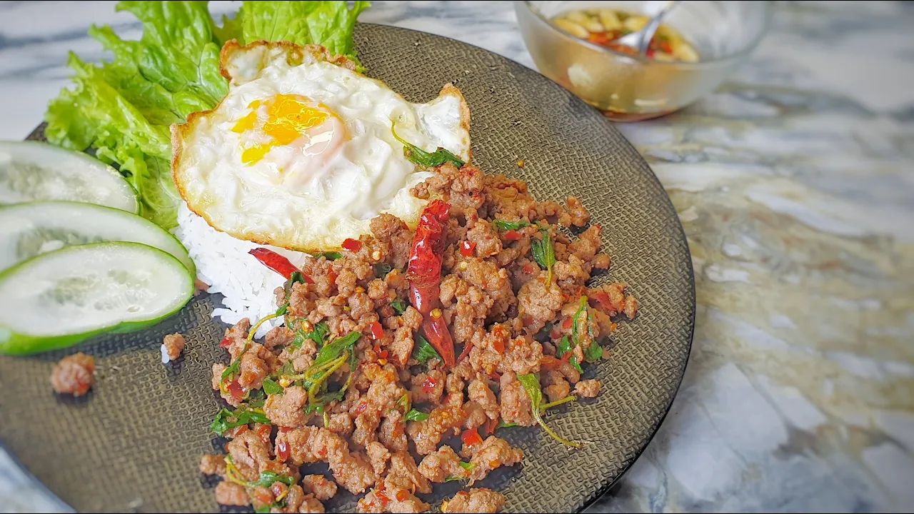 How to Make Thai Basil Stir Fry - Pad Kaprow with Minced Beef 