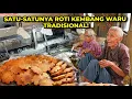 Lagu Pasutri Sepuh Bertahan Bikin Roti Kembang Waru Tradisional di Era Modern!
