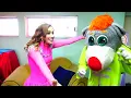 Everybody Joins Marina´s Party -- Bely and Beto´s show featuring Tiempo Magico.