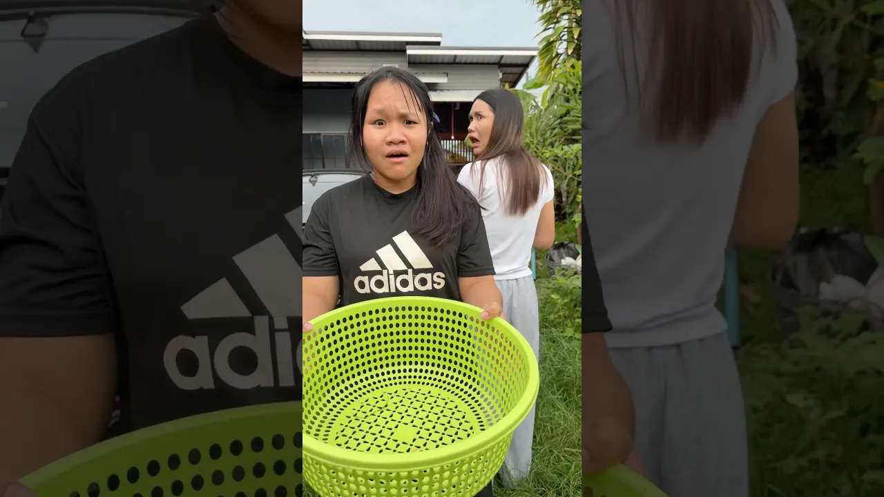 อะไรกันเนี่ย