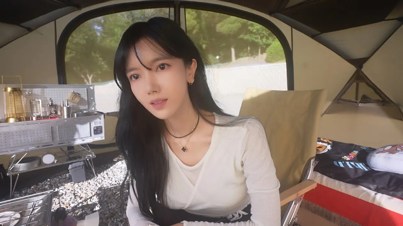 🏕️ 수도권에서 가까운 신생 캠핑장에서 작은 영화관 세팅 완벽한 가을 솔로캠핑📽️ 닭볶음탕 에그인헬 ,,1인분 양 이거 맞아?! 캠핑 브이로그 Camp ASMR 썸네일