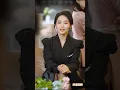 看似邋遢的乞丐上門應徵貼身保鏢，被雙胞胎CEO美女瞧不起！豈料他一手降服她拉到身下“打屁股”，以為會被趕走，她們卻拿出1000萬聘用他成私人保鏢，深夜爬床求庇護！