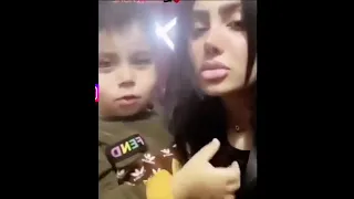 سجى الدليمي تبوس طفل 