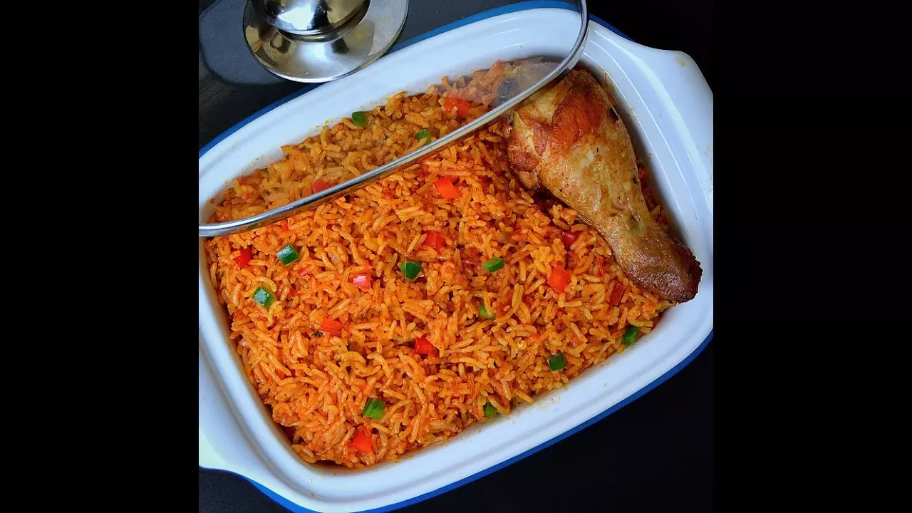 HOW TO MAKE THE PERFECT PARTY JOLLOF RICE - PARTY JOLLOF RICE - HOLIDAY INSPIRED - ZEELICIOUS FOODS