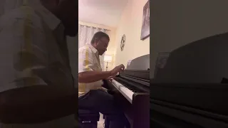 شىء من بعيد ندانى    محمد منير    بيانو طارق بغدادى دندنها