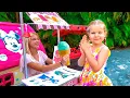Download Lagu Diana y Roma Juegan a la Tienda de Helados