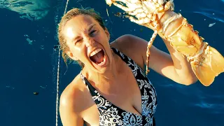 Boat life – HAMMERHEAD SHARK at island paradise wants our dinner – Ep 121