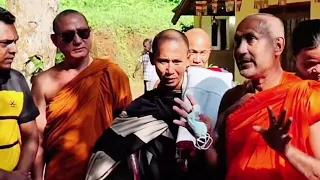 Buổi khất thực cuối cùng của đoàn Bộ Hành trên đất Sri Lanka #thayminhtue
