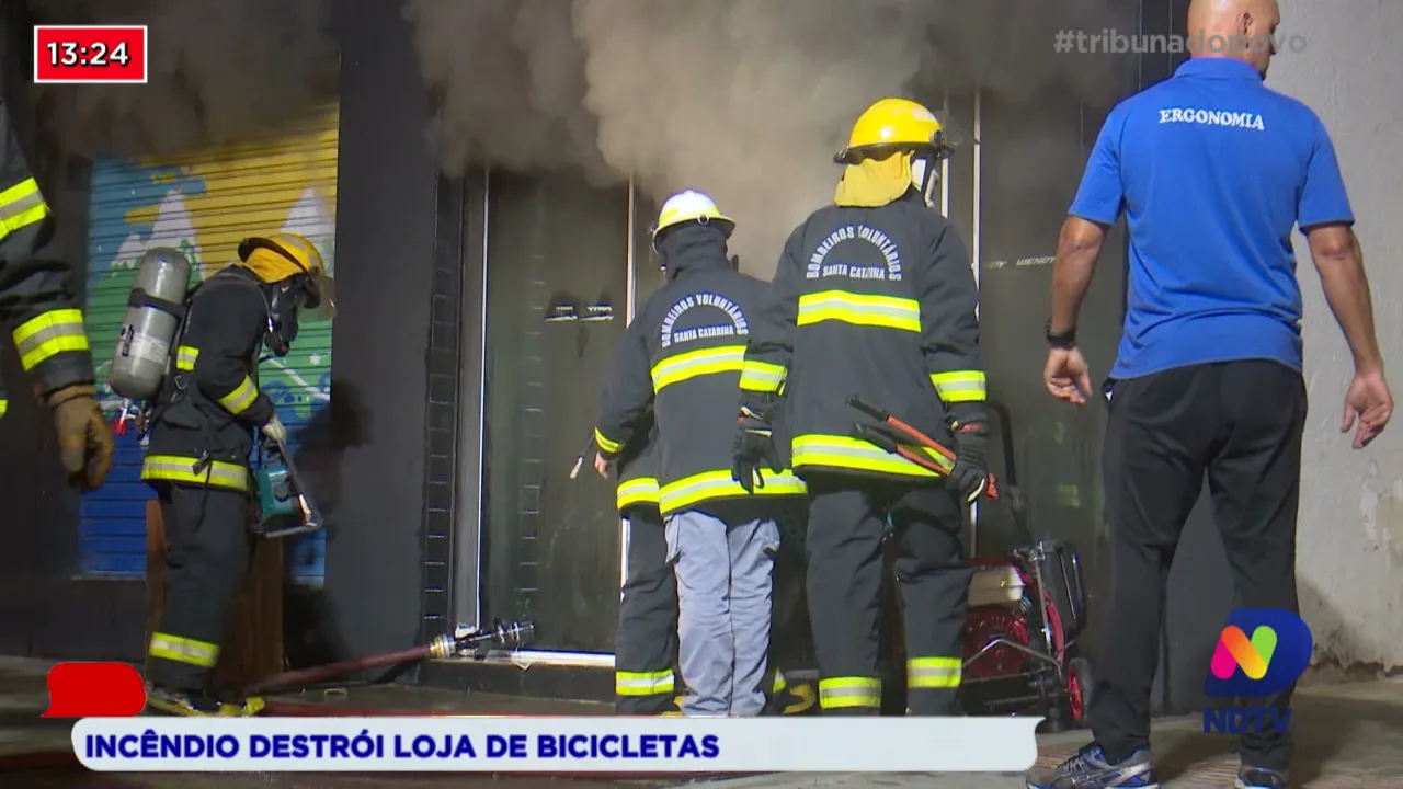 Incêndio destrói loja de bicicletas