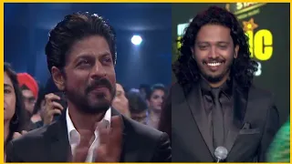 الفنان الأصلي الي غنا اغنيه فان للنجم شاروخان 