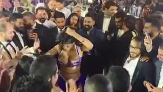 شاهد قبل الحذف الراقصه ليندا في اخر حفله لها بعد انقطاع بدلة الرقص 