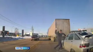 Омская полиция разбирается в обстоятельствах конфликта между двумя водителями