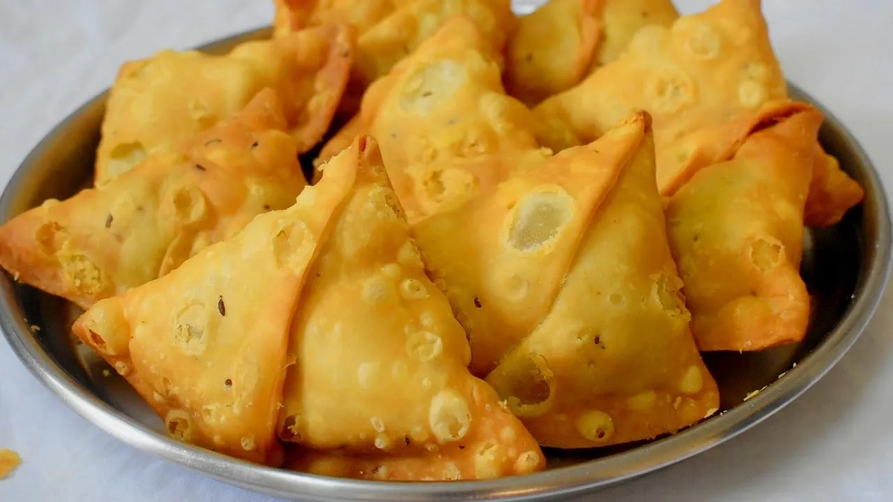 Aloo Kay Samosay Recipe By Lively cooking   Samosa Recipe   Crispy Potato Samosa