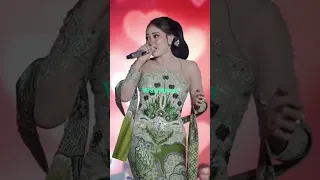kebaya ketat 