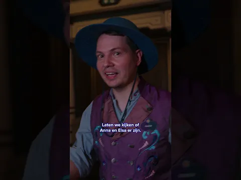 Simon praat meerdere talen. Hij vertelt in het Nederlands over zijn werkdag in World of Frozen! 😍